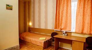 Гостевой дом Inn Fontannaya Пермь Трехместный номер с собственной ванной комнатой-4